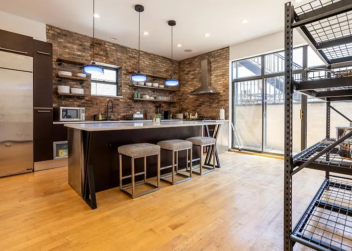 5-bedroom House In Pilsen Near Medical District *