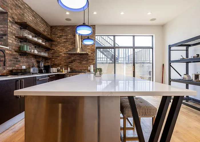 5-bedroom House In Pilsen Near Medical District