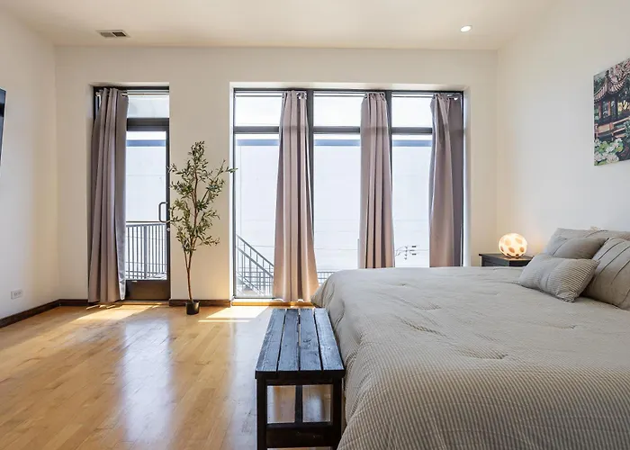5-bedroom House In Pilsen Near Medical District