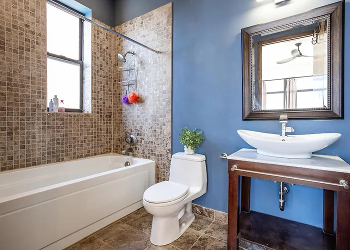 5-bedroom House In Pilsen Near Medical District Hébergement de vacances Chicago