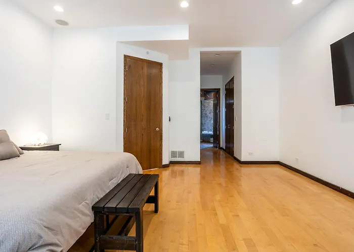 5-bedroom House In Pilsen Near Medical District Hébergement de vacances Chicago