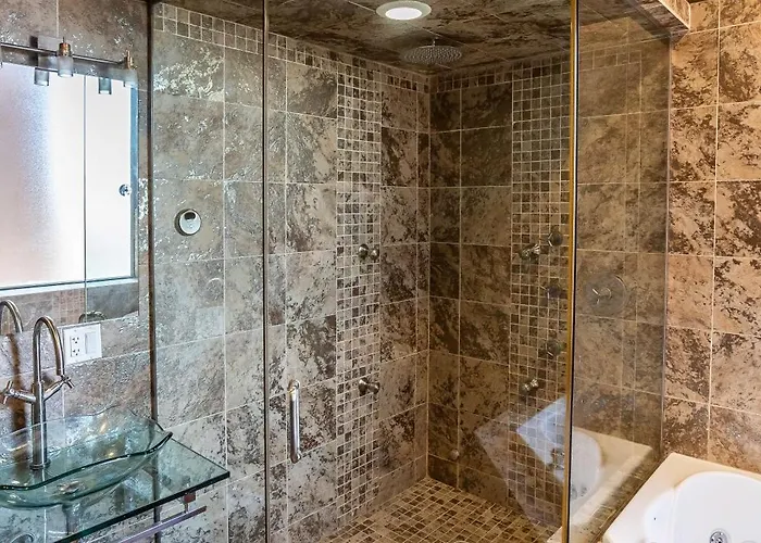 5-bedroom House In Pilsen Near Medical District