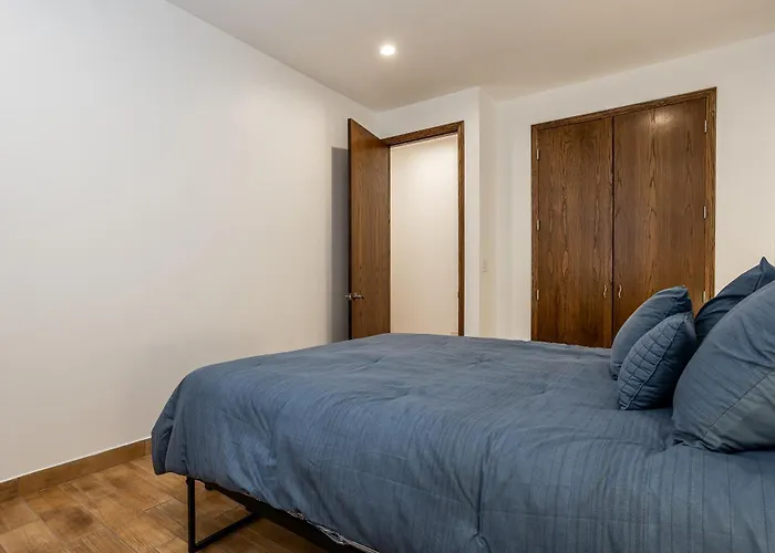 5-bedroom House In Pilsen Near Medical District