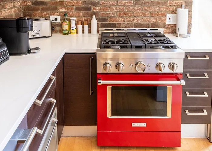 5-bedroom House In Pilsen Near Medical District Hébergement de vacances