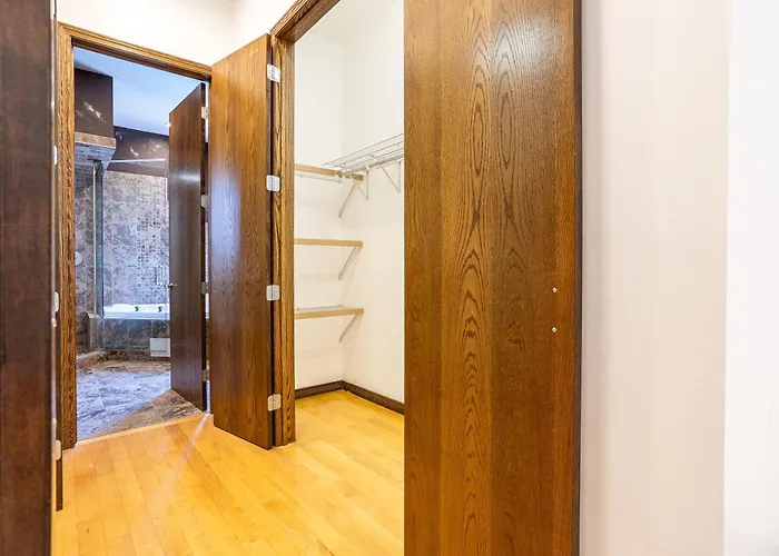 5-bedroom House In Pilsen Near Medical District Hébergement de vacances Chicago