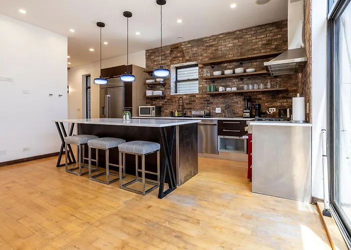 5-bedroom House In Pilsen Near Medical District *