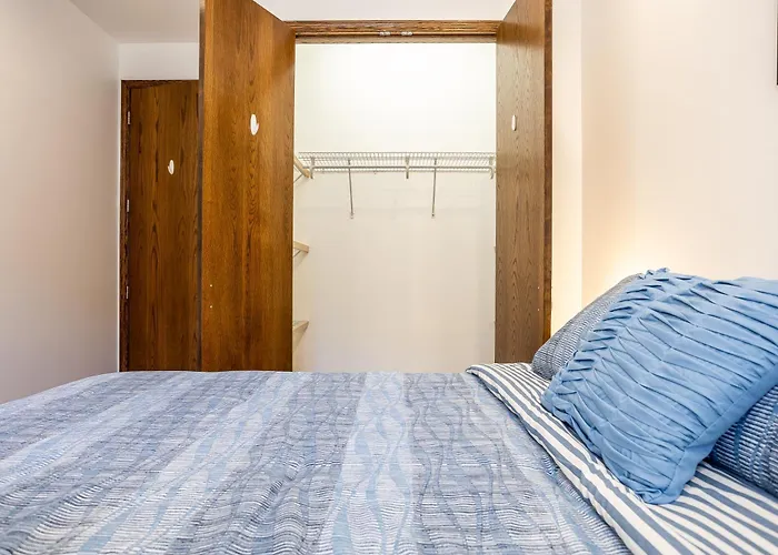Hébergement de vacances 5-bedroom House In Pilsen Near Medical District *
