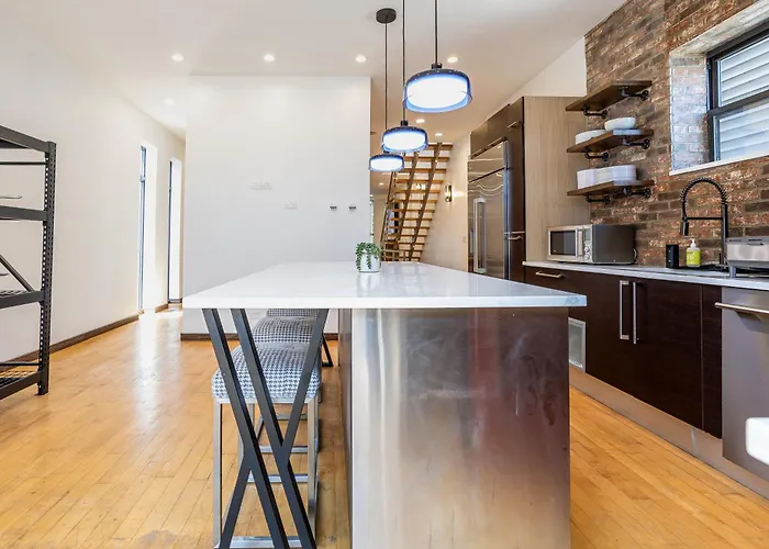 Hébergement de vacances 5-bedroom House In Pilsen Near Medical District *
