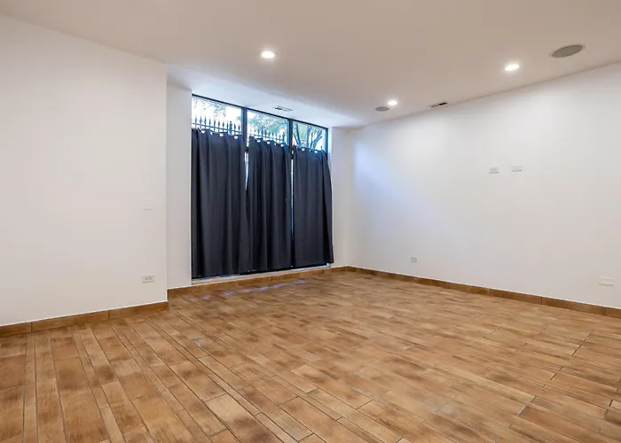 5-bedroom House In Pilsen Near Medical District