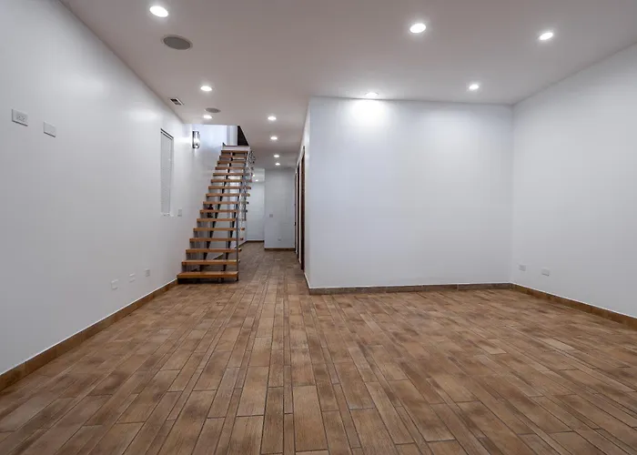 Hébergement de vacances 5-bedroom House In Pilsen Near Medical District