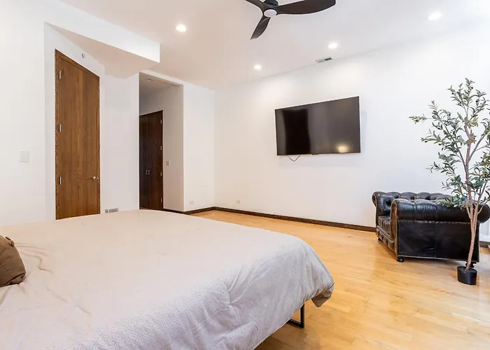 5-bedroom House In Pilsen Near Medical District *