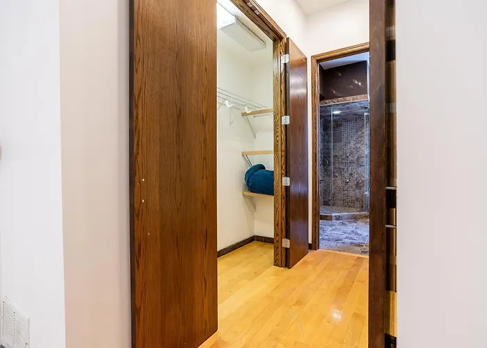 5-bedroom House In Pilsen Near Medical District